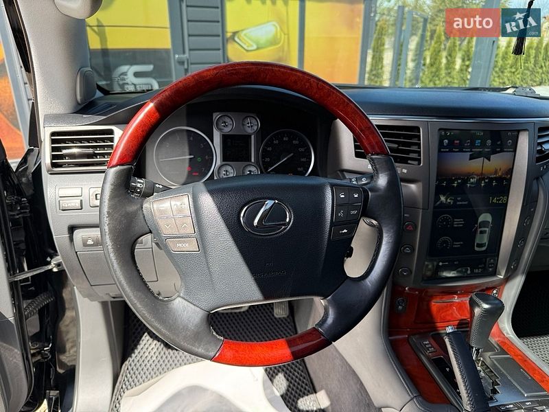 Внедорожник / Кроссовер Lexus LX 2008 в Стрые