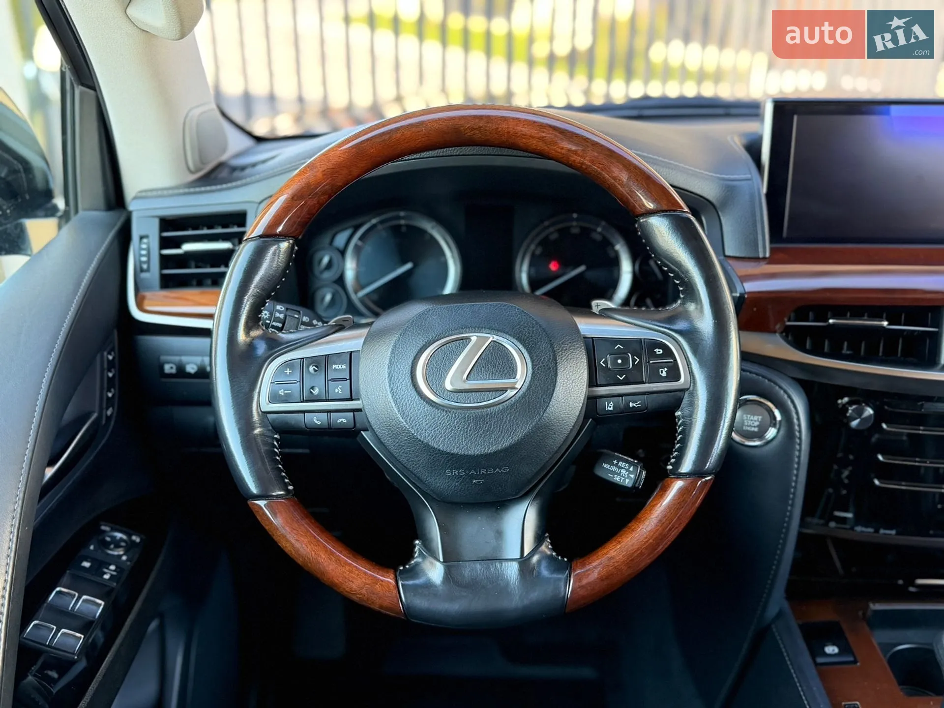 2017 Lexus LX - мініатюра 32