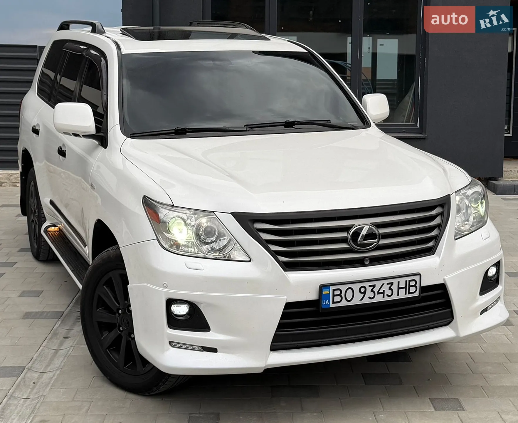 2011 Lexus LX - мініатюра 2