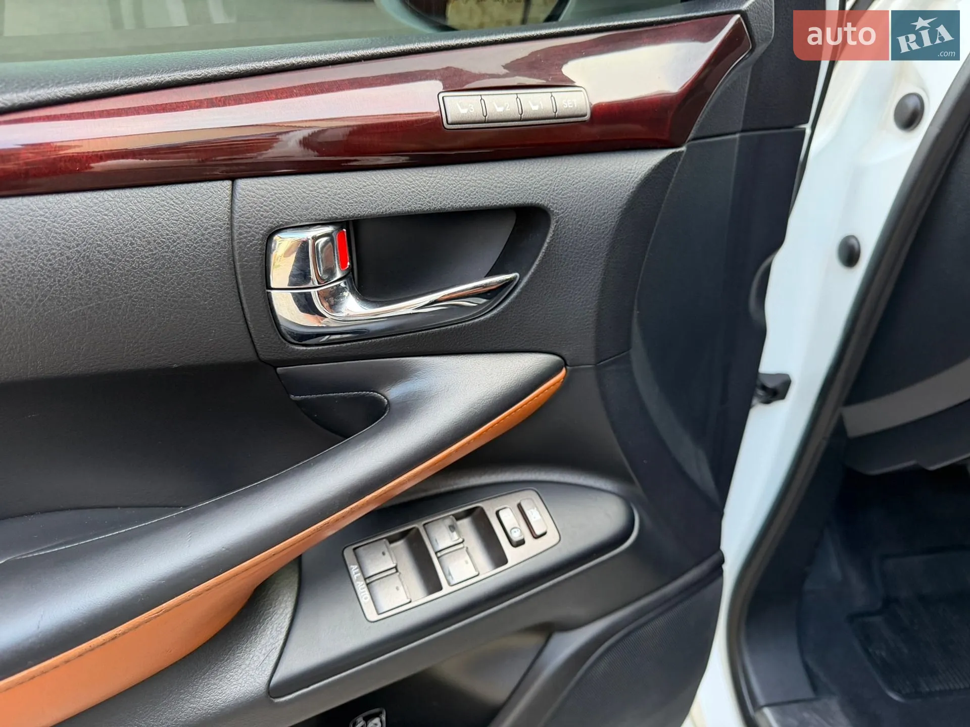 2011 Lexus LX - мініатюра 32