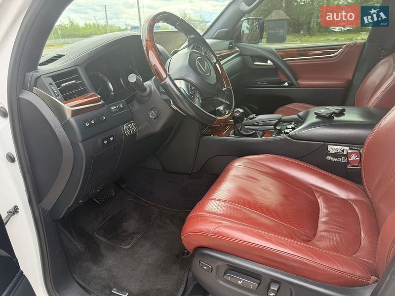 Позашляховик / Кросовер Lexus LX 2016 в Івано-Франківську