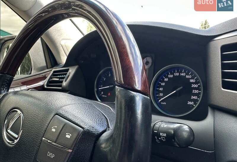Позашляховик / Кросовер Lexus LX 2011 в Марганці