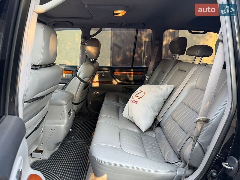 Позашляховик / Кросовер Lexus LX 2005 в Володимирі
