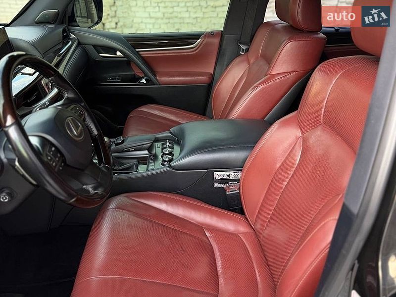 Позашляховик / Кросовер Lexus LX 2017 в Дніпрі