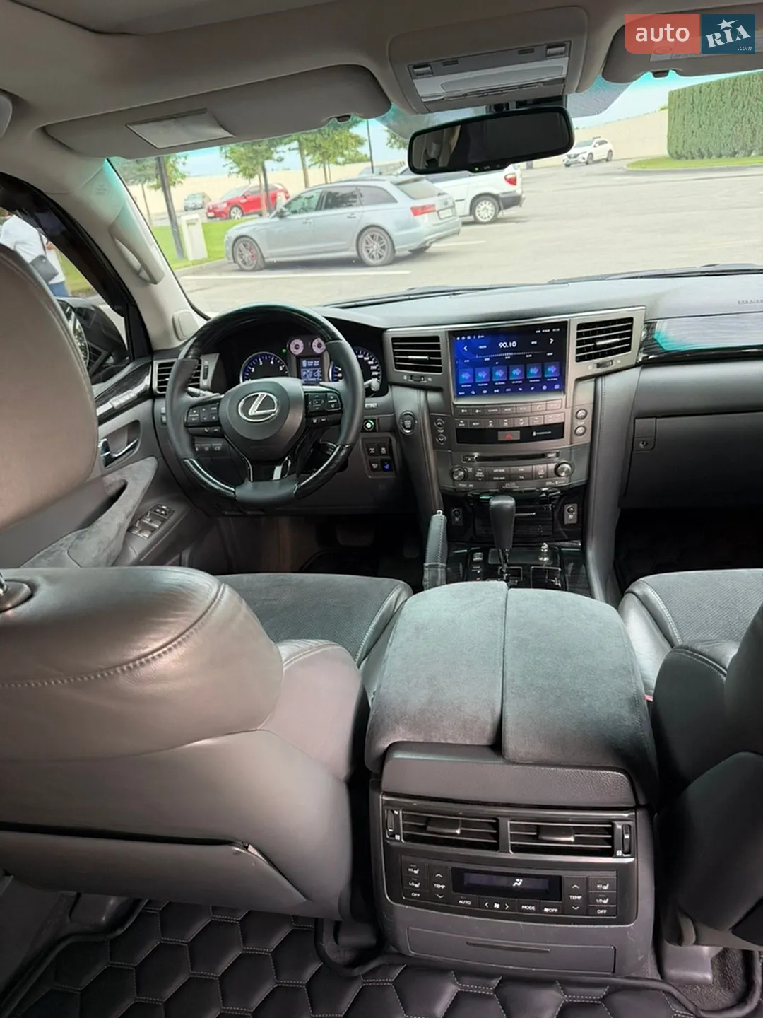 2010 Lexus LX - мініатюра 22
