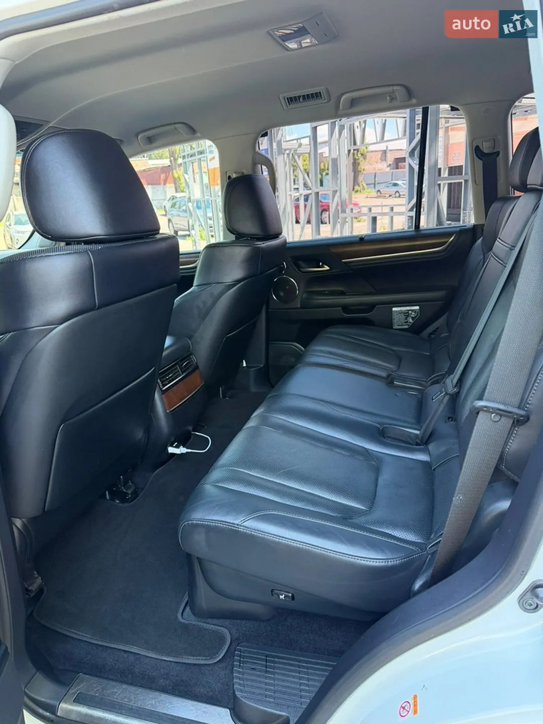 2015 Lexus LX - мініатюра 11