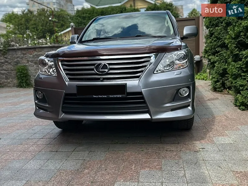 Lexus LX