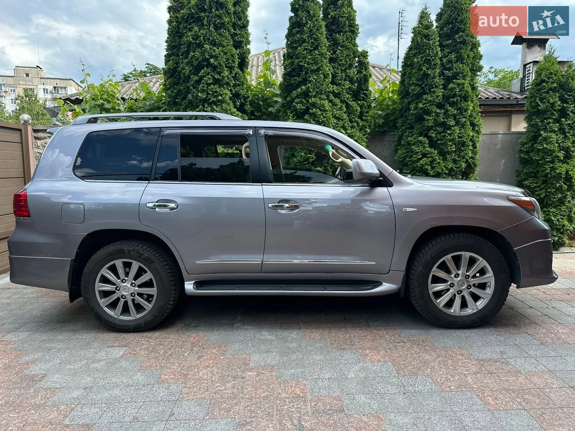 2011 Lexus LX - мініатюра 2