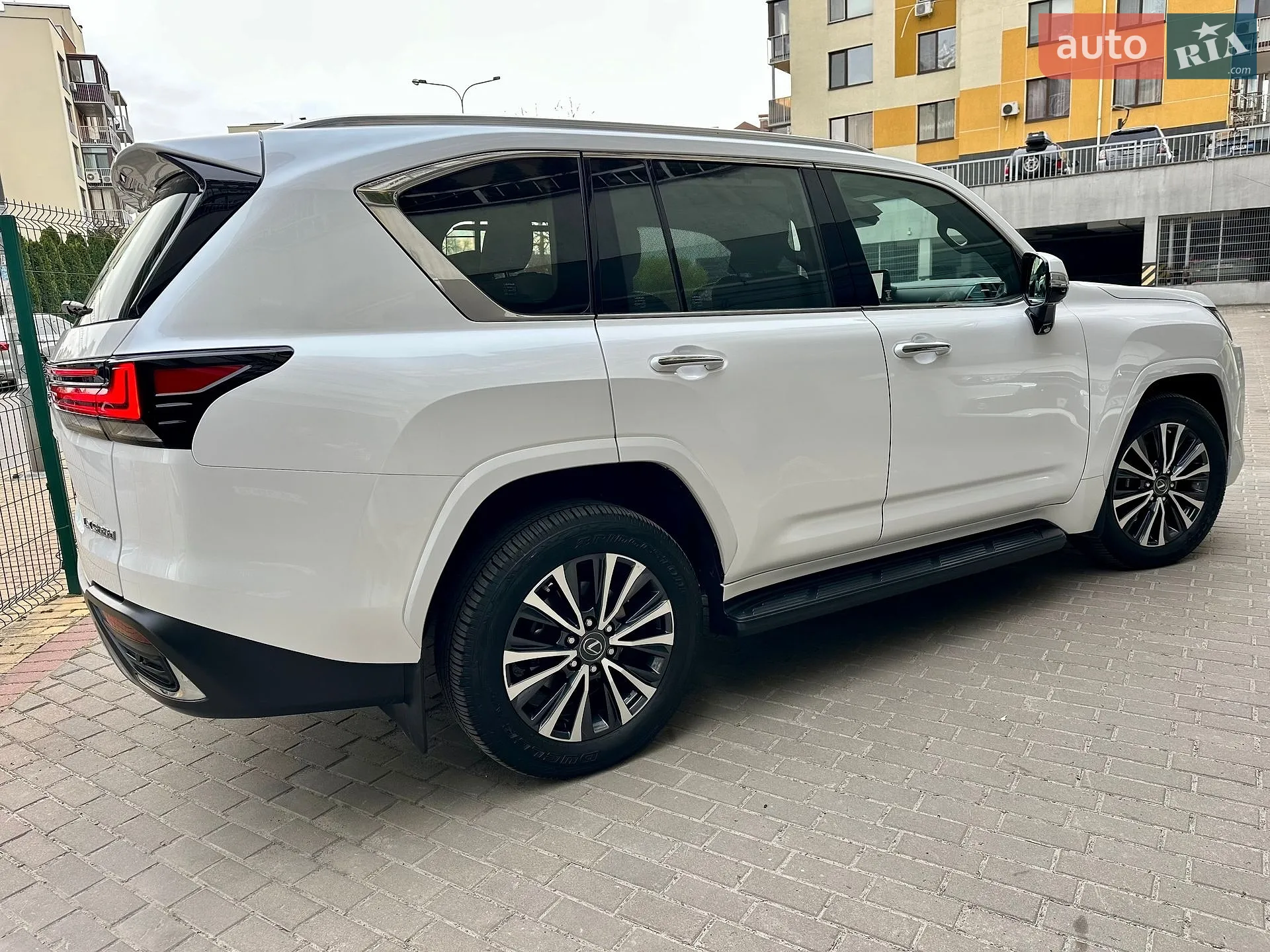 2022 Lexus LX - мініатюра 2