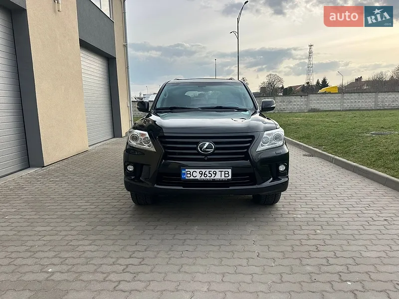 Lexus LX