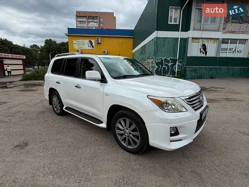 Lexus LX 2011