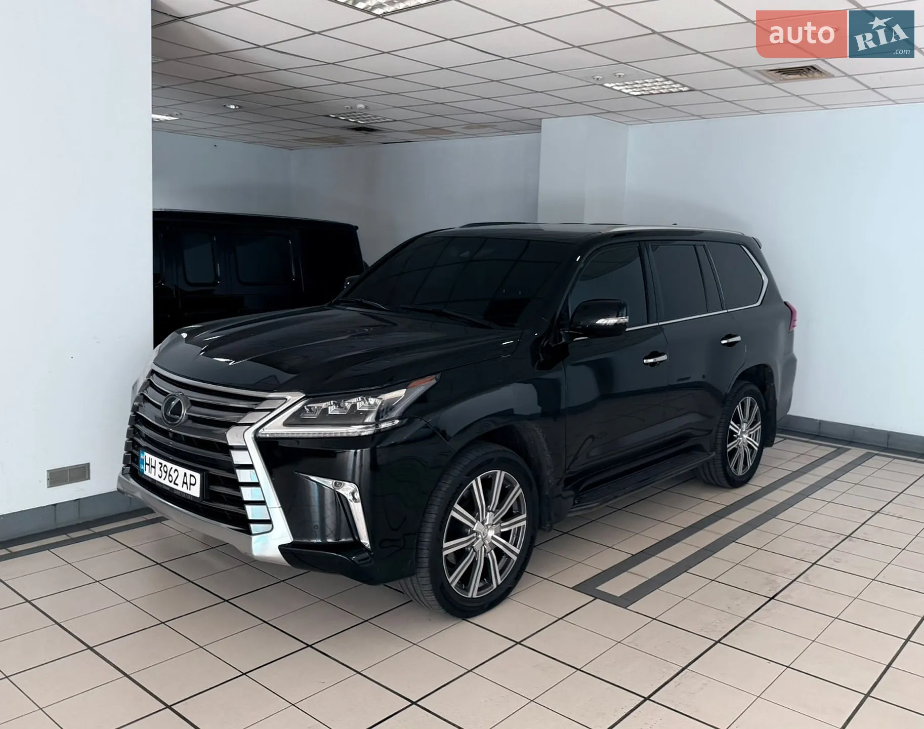 2017 Lexus LX - фото 1