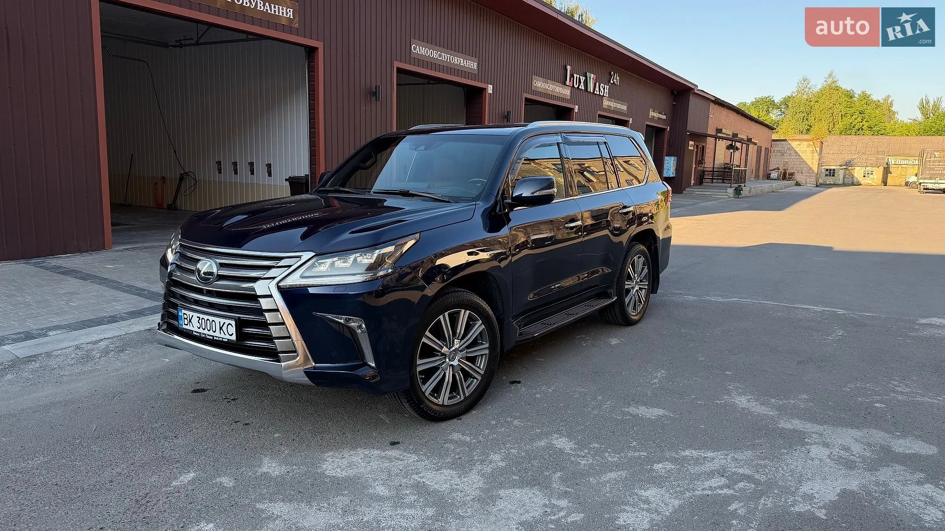 2017 Lexus LX - мініатюра 3