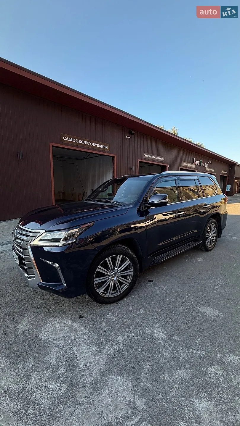2017 Lexus LX - фото 1