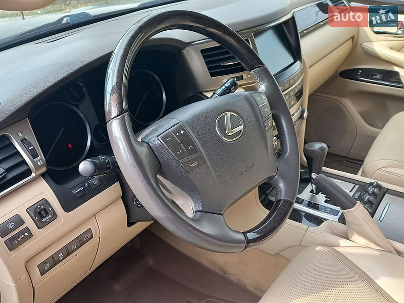 Внедорожник / Кроссовер Lexus LX 2014 в Кропивницком