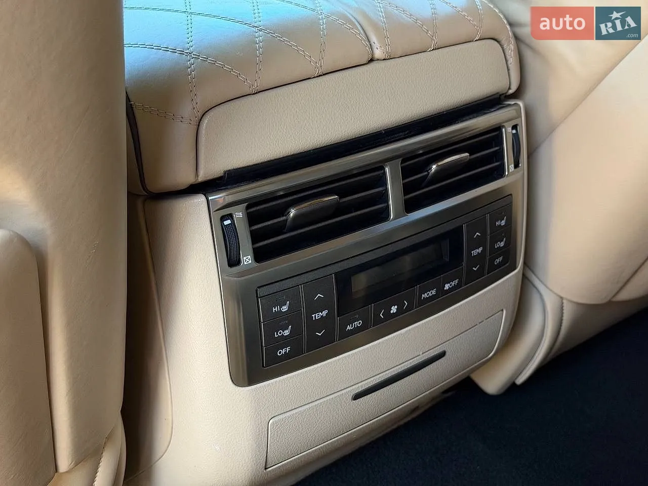 2010 Lexus LX - мініатюра 13