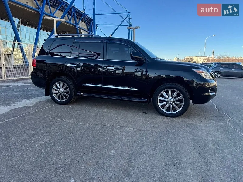 Lexus LX