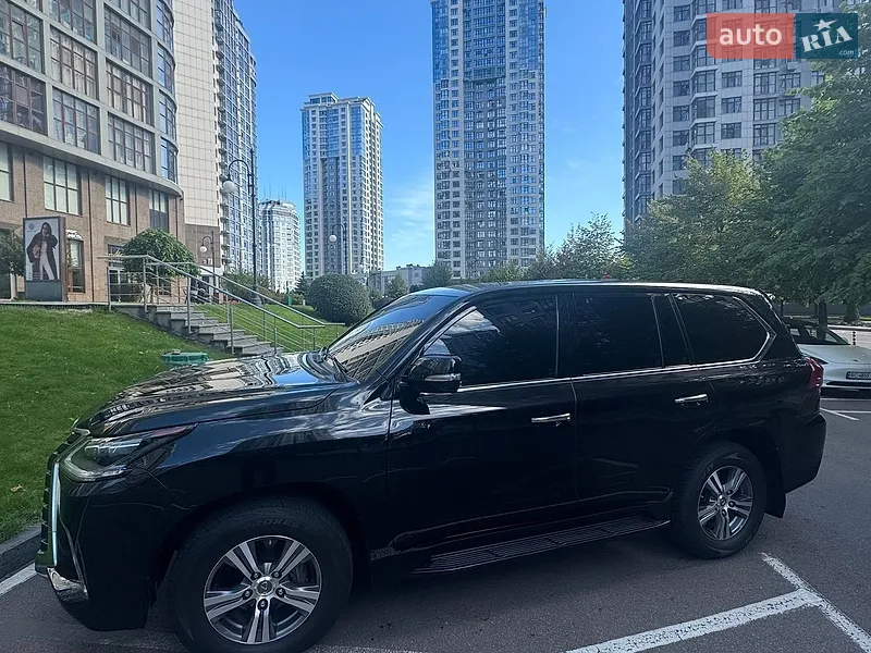 Lexus LX