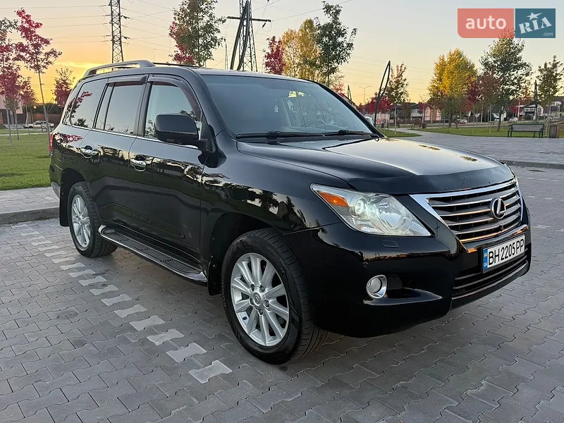 Lexus LX 2010