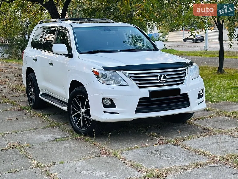 Lexus LX