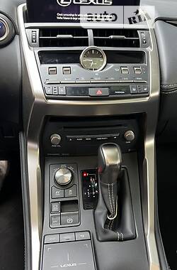 Позашляховик / Кросовер Lexus NX 2019 в 