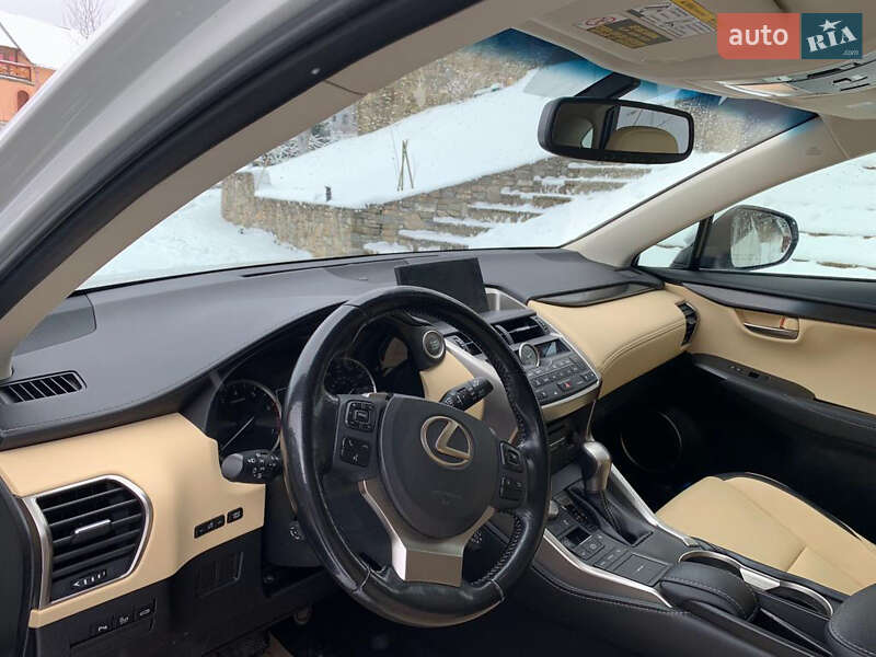 Позашляховик / Кросовер Lexus NX 2016 в Львові