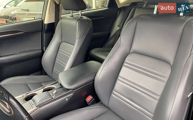 Внедорожник / Кроссовер Lexus NX 2018 в Мукачево