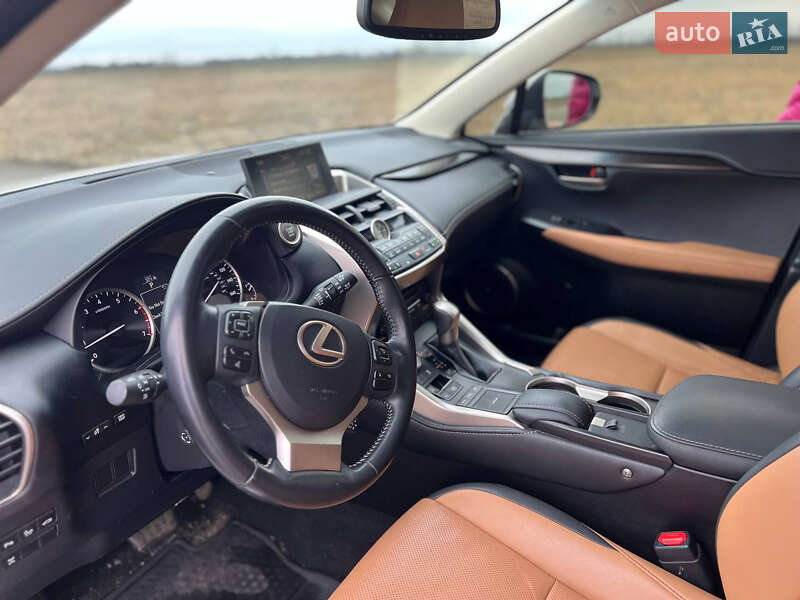 Позашляховик / Кросовер Lexus NX 2016 в Полтаві