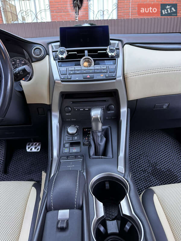 Позашляховик / Кросовер Lexus NX 2016 в Шепетівці