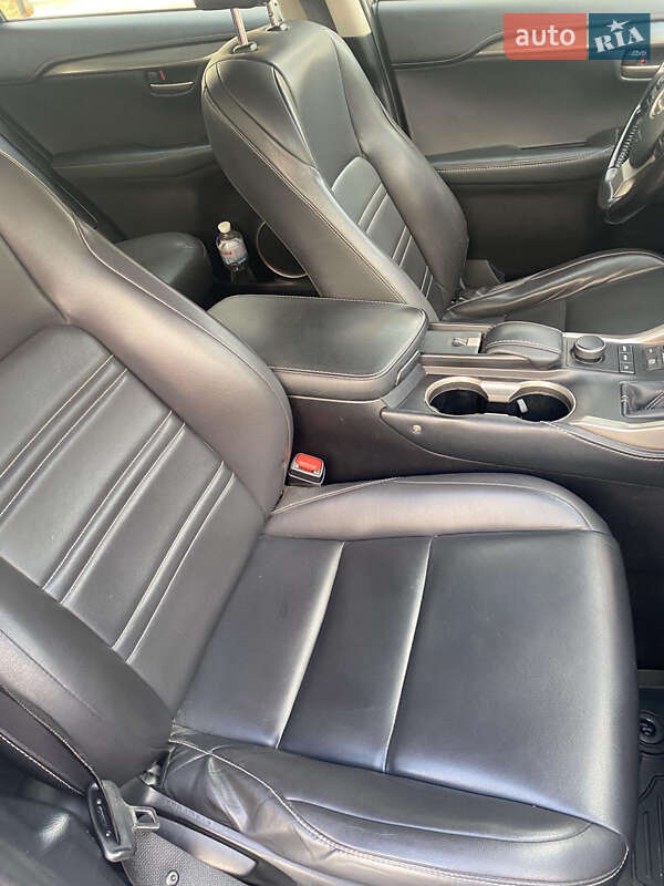 Внедорожник / Кроссовер Lexus NX 2015 в Сокале