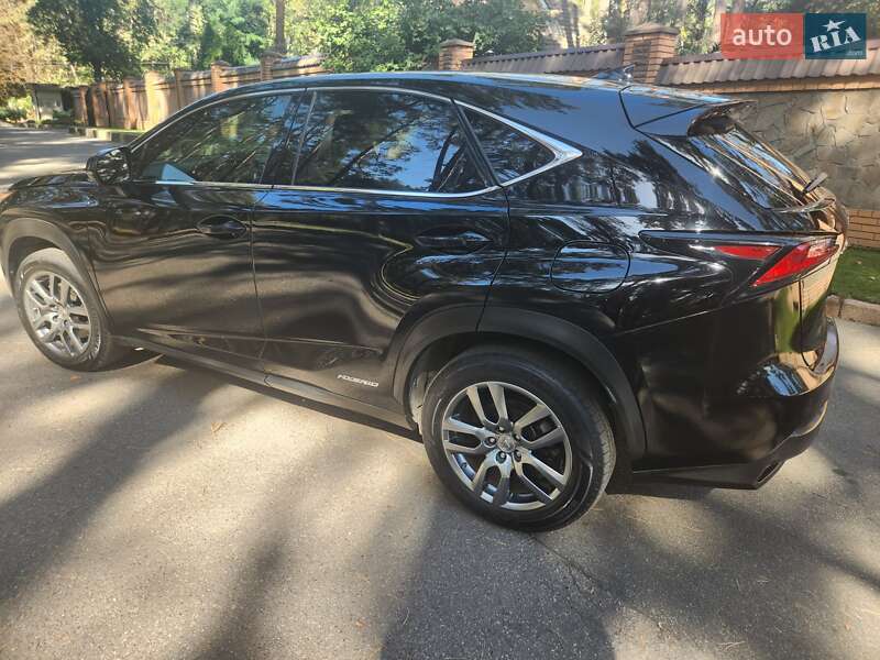 Позашляховик / Кросовер Lexus NX 2015 в Чернігові