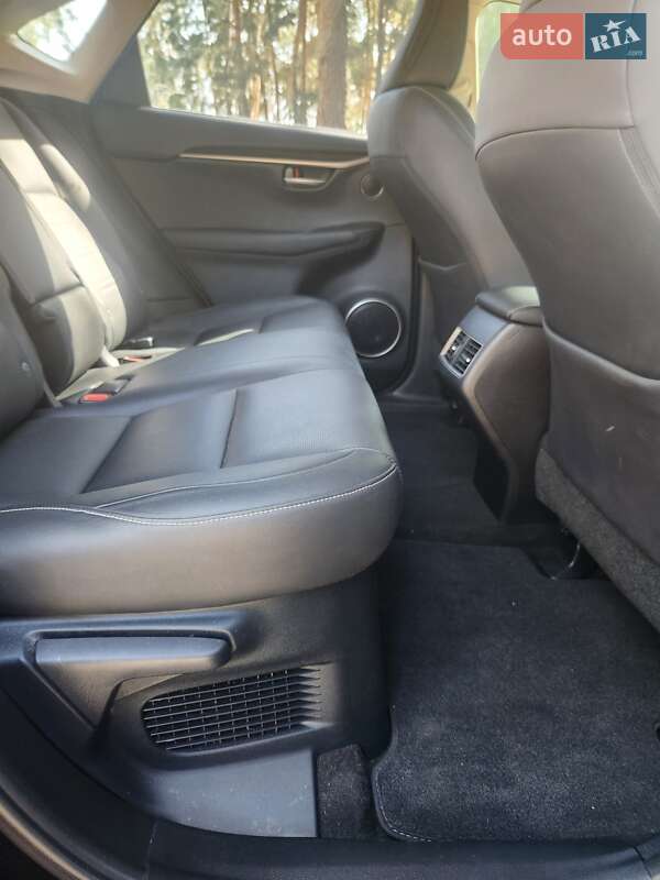 Позашляховик / Кросовер Lexus NX 2015 в Чернігові