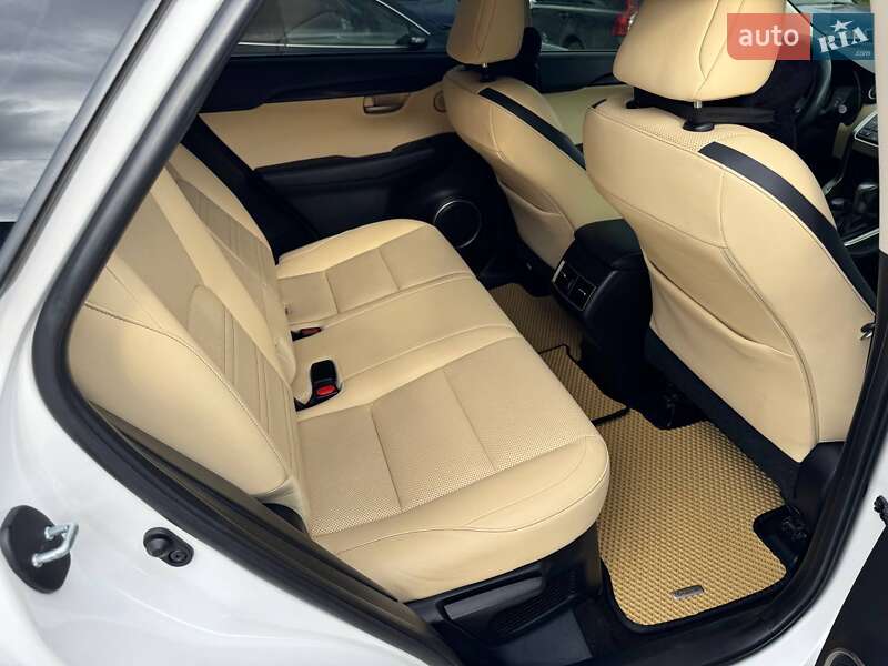 Позашляховик / Кросовер Lexus NX 2015 в Тернополі