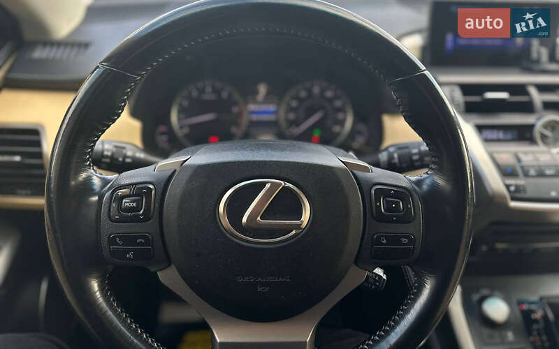 Позашляховик / Кросовер Lexus NX 2016 в Івано-Франківську