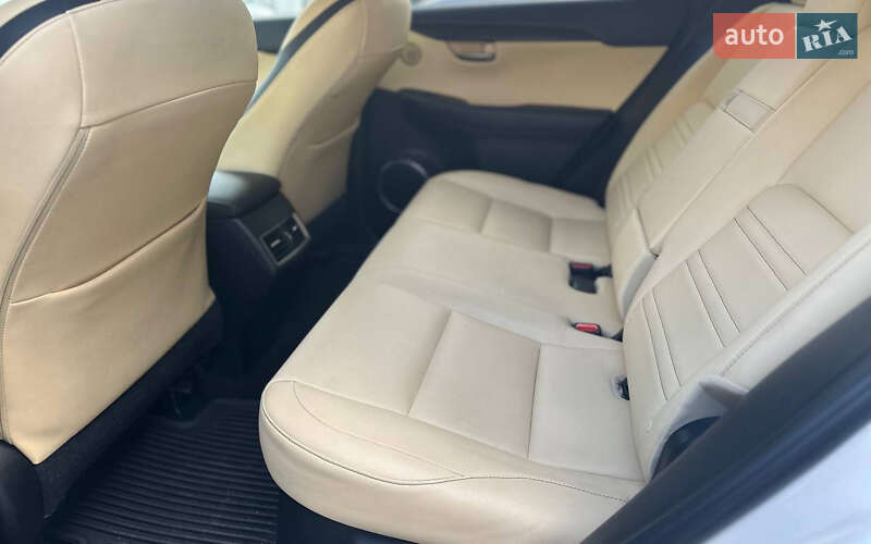 Позашляховик / Кросовер Lexus NX 2016 в Івано-Франківську