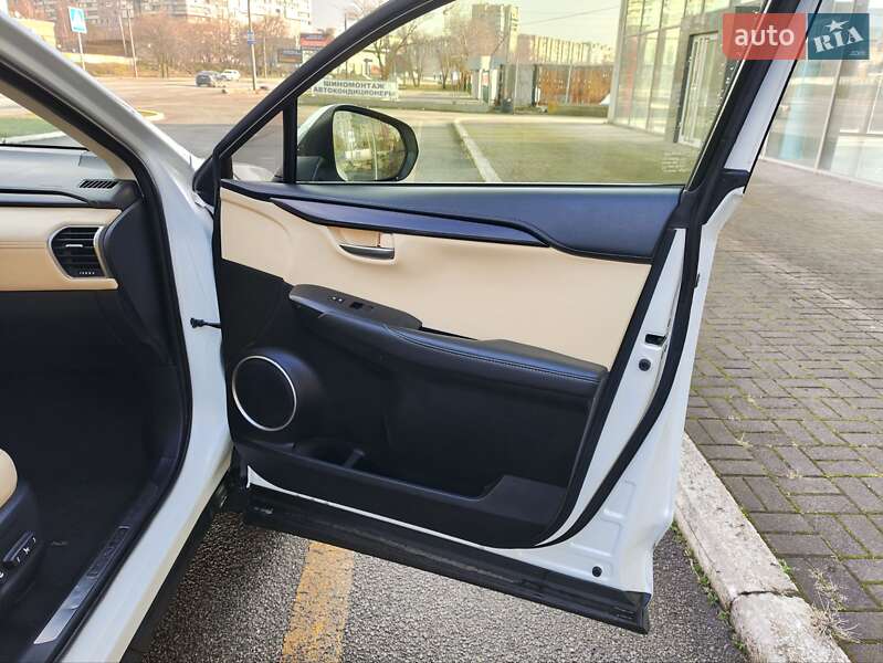 Внедорожник / Кроссовер Lexus NX 2016 в Запорожье