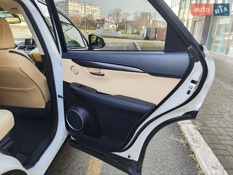 Внедорожник / Кроссовер Lexus NX 2016 в Запорожье