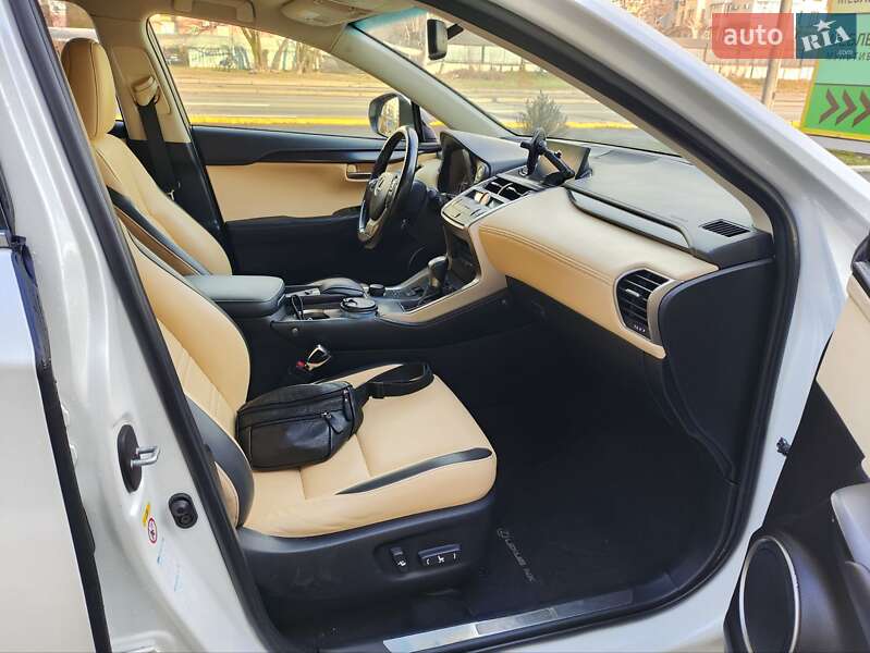 Внедорожник / Кроссовер Lexus NX 2016 в Запорожье