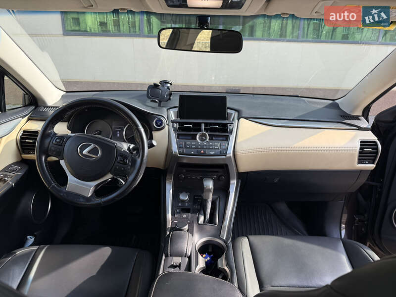 Внедорожник / Кроссовер Lexus NX 2015 в Харькове