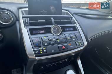 Позашляховик / Кросовер Lexus NX 2016 в 