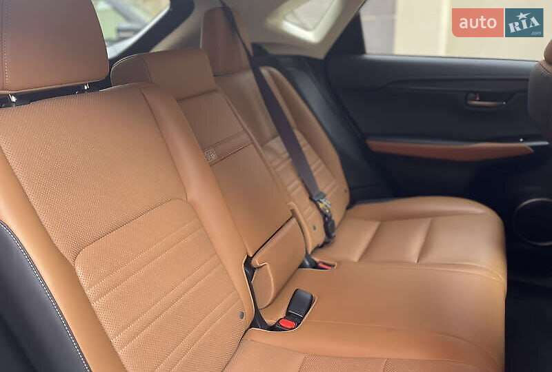 Позашляховик / Кросовер Lexus NX 2017 в Києві