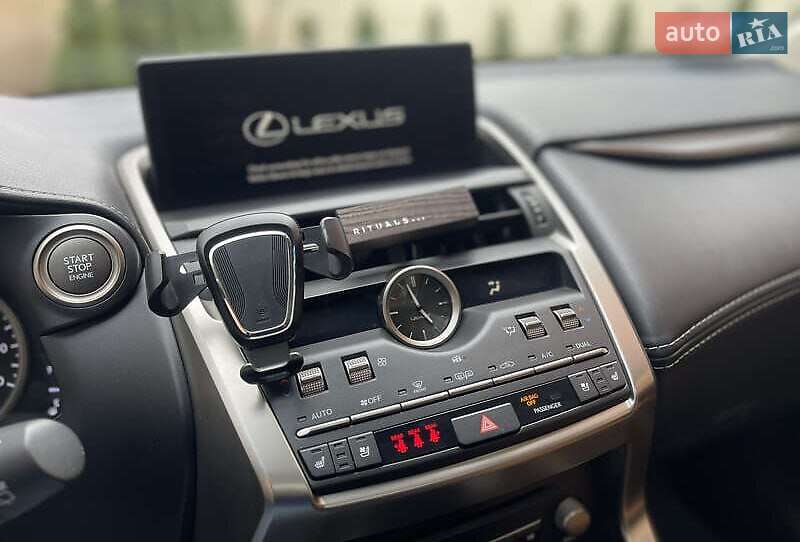 Позашляховик / Кросовер Lexus NX 2017 в Києві