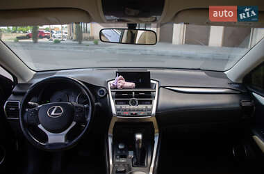 Позашляховик / Кросовер Lexus NX 2015 в 