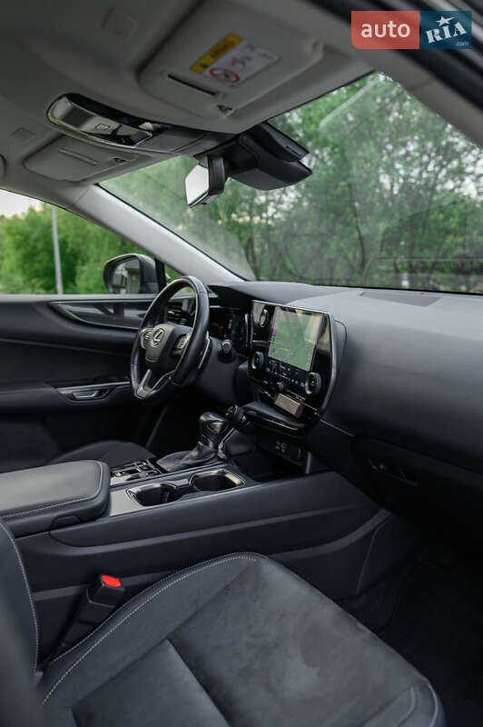 Внедорожник / Кроссовер Lexus NX 2022 в Новояворовске