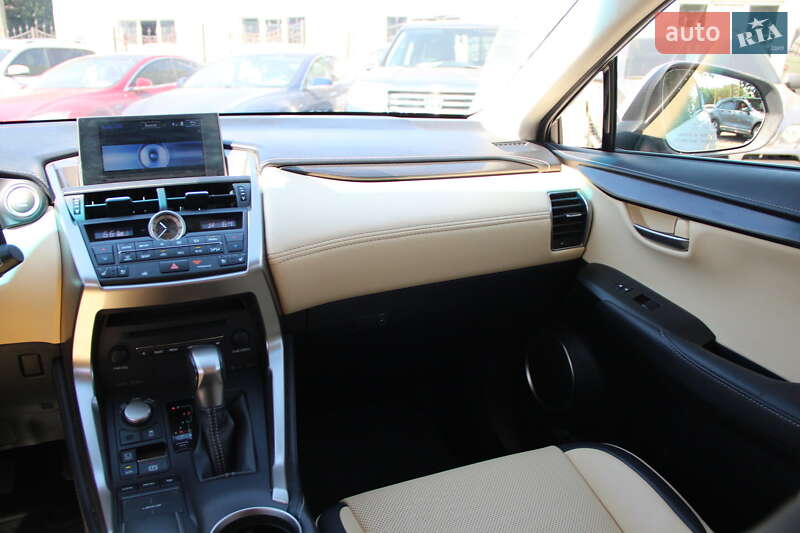 Внедорожник / Кроссовер Lexus NX 2015 в Одессе