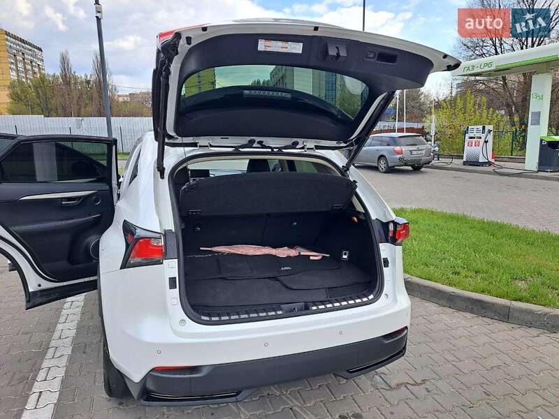 Позашляховик / Кросовер Lexus NX 2017 в Дніпрі