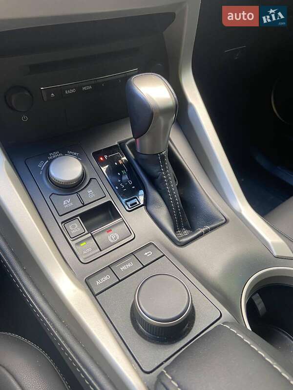 Позашляховик / Кросовер Lexus NX 2017 в Дніпрі