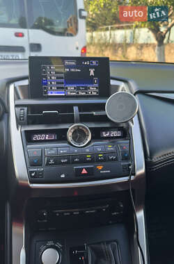 Позашляховик / Кросовер Lexus NX 2015 в 