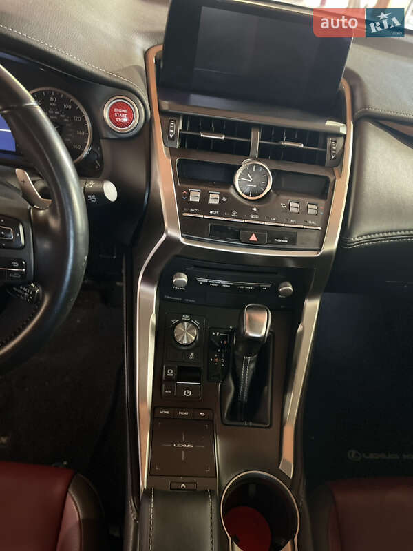 Внедорожник / Кроссовер Lexus NX 2018 в Ужгороде
