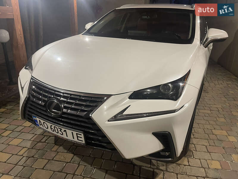 Внедорожник / Кроссовер Lexus NX 2018 в Ужгороде